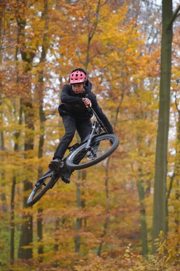 Sprung über den Holzkicker