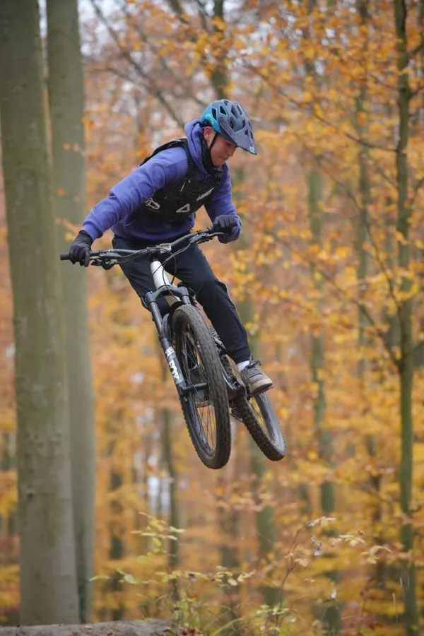 Sprung über den Holzkicker