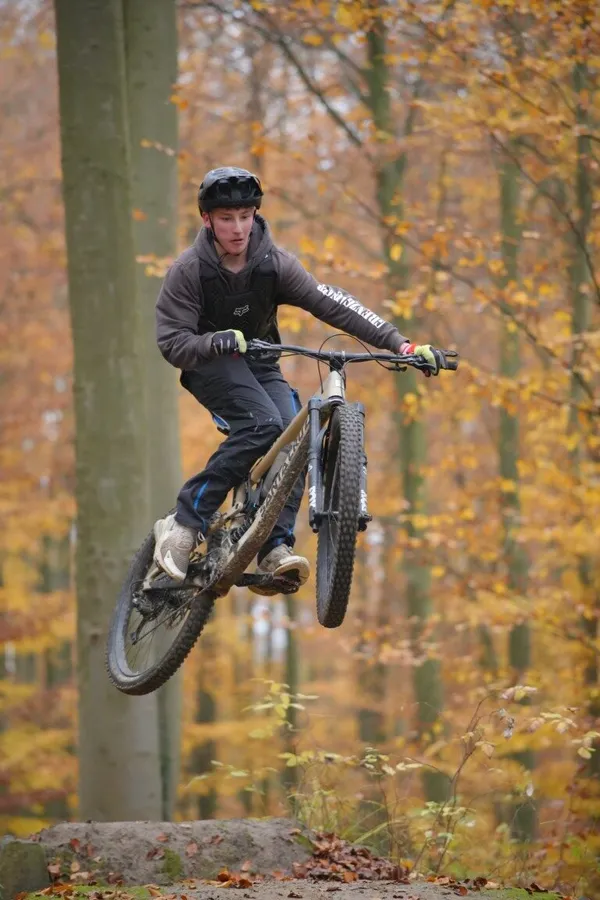 Sprung über den Holzkicker